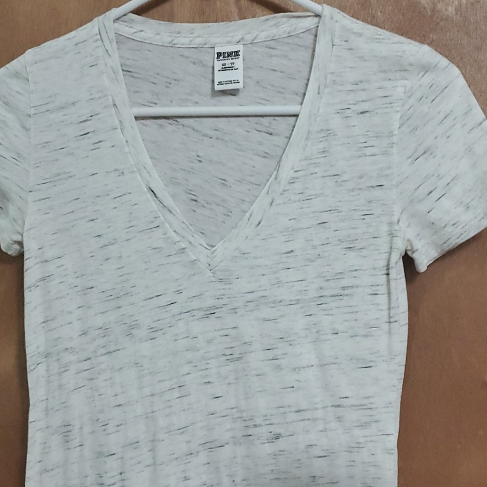 VS pink t-shirt